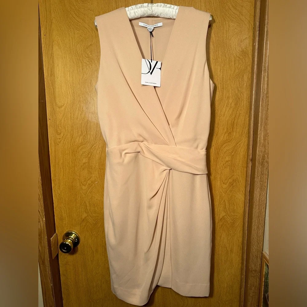 NWT  Diane Von Furstenberg Butter Cream Crepe Ruched Detail Beyatta Dress size 8 - Picture 4 of 12